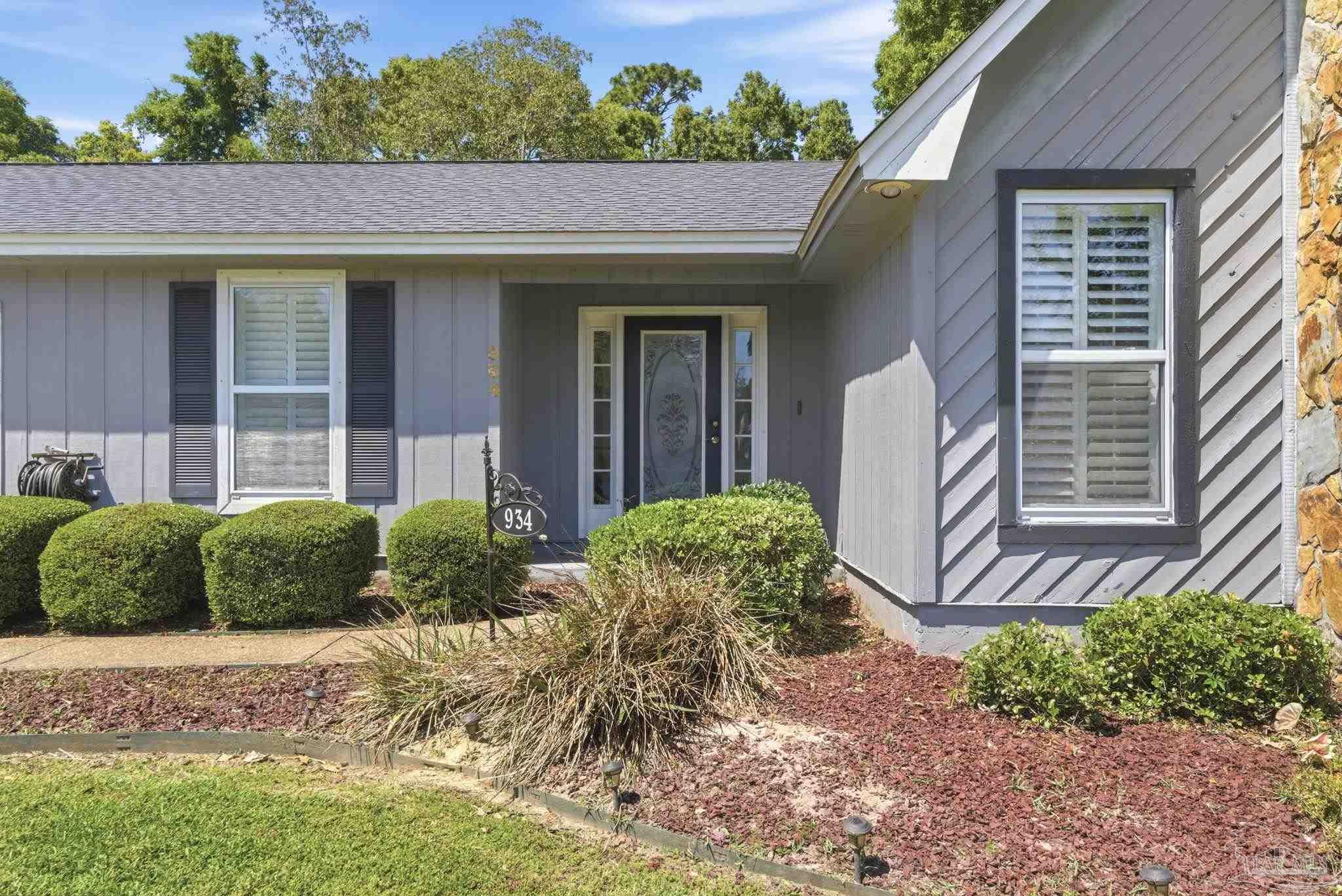 934 Springmier Place Pensacola, FL 32514 - Photo 48 of 49 a front view of a house with garden