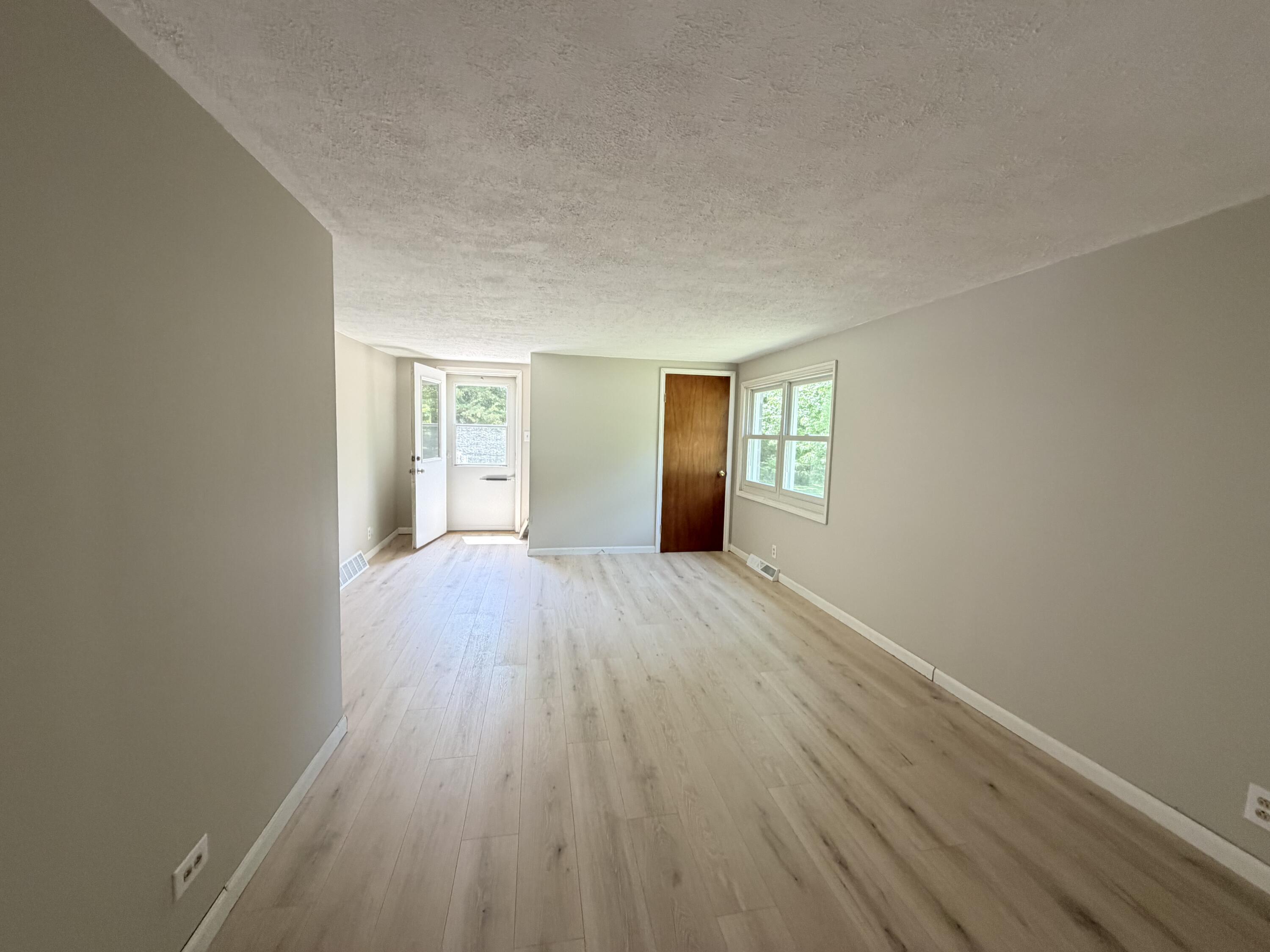 391 North Briggs Road Middleville, MI 49333 - Photo 7 of 18 Entry