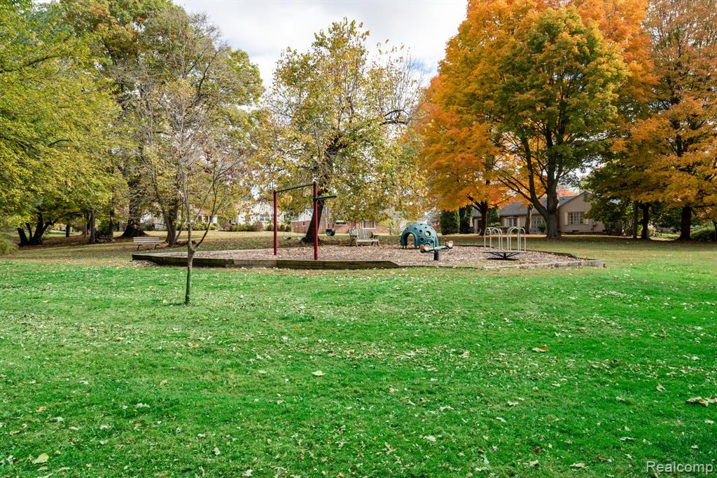 758 Lake Forest Road Rochester Hills, MI 48309 - Photo 18 of 19