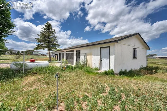 a view of a house with a back yard