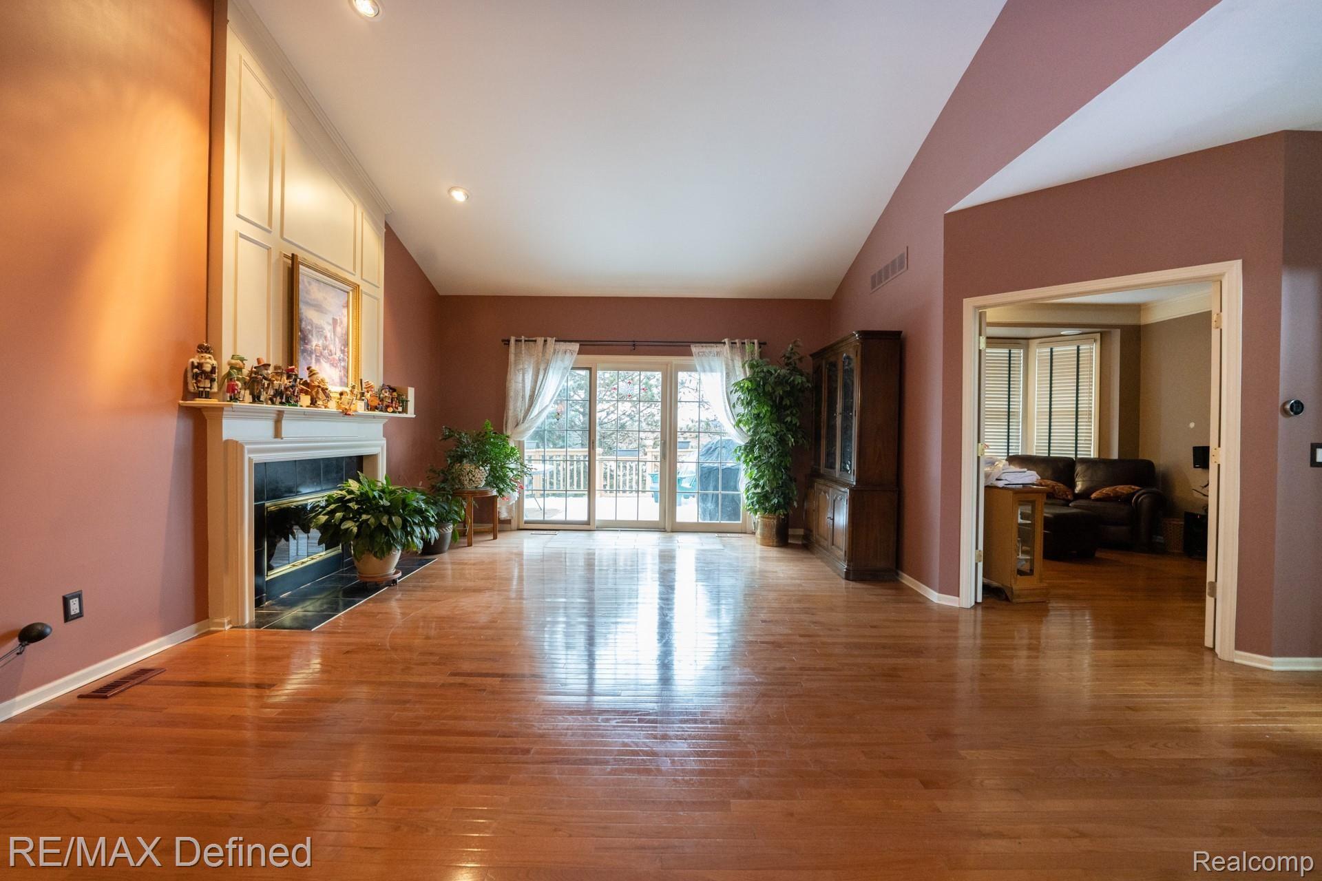 1376 Copper Circle Rochester, MI 48306 - Photo 6 of 18 Great Room