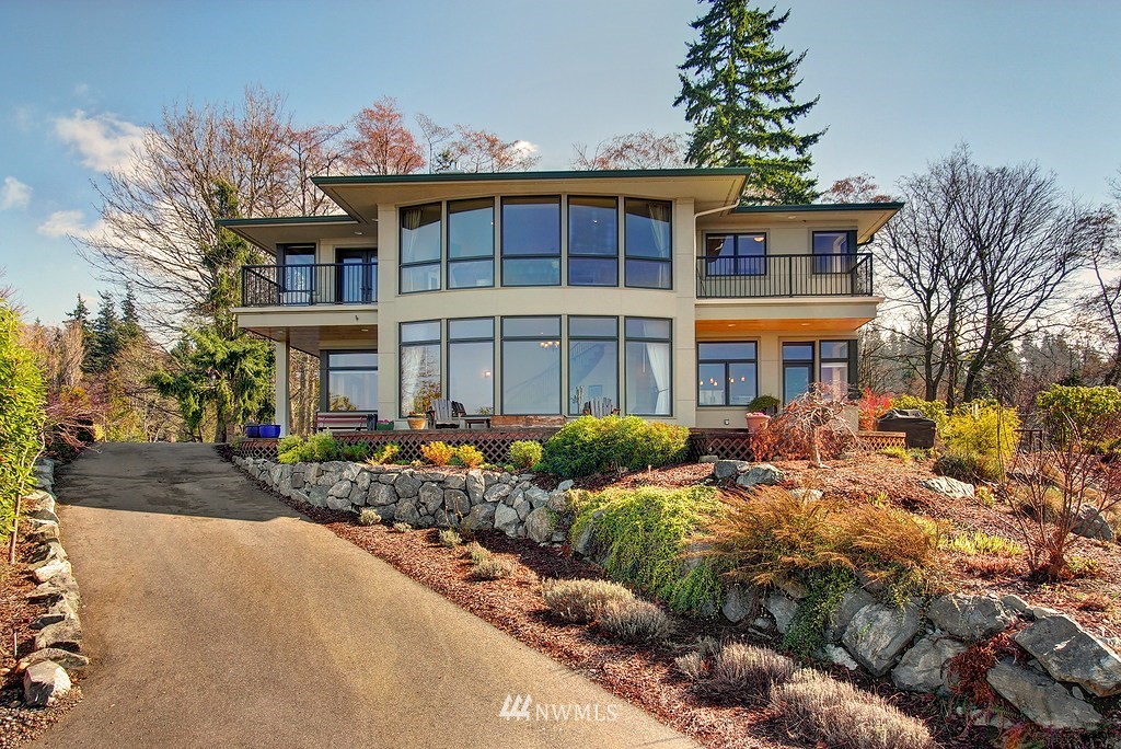 16915 Talbot Road Edmonds, WA 98026 - Photo 2 of 15 Gallery Image 2