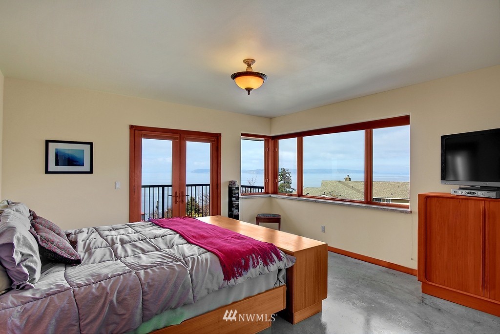 16915 Talbot Road Edmonds, WA 98026 - Photo 11 of 15 Gallery Image 11