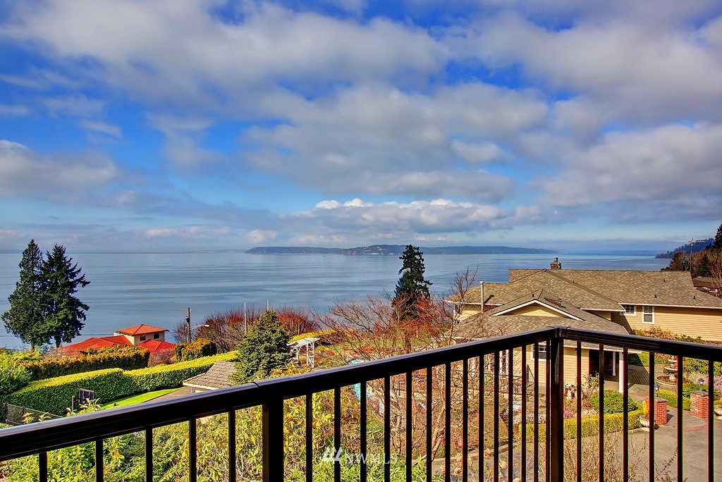 16915 Talbot Road Edmonds, WA 98026 - Photo 13 of 15 Gallery Image 13