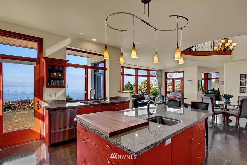 16915 Talbot Road Edmonds, WA 98026 - Photo 4 of 15 Gallery Image 4