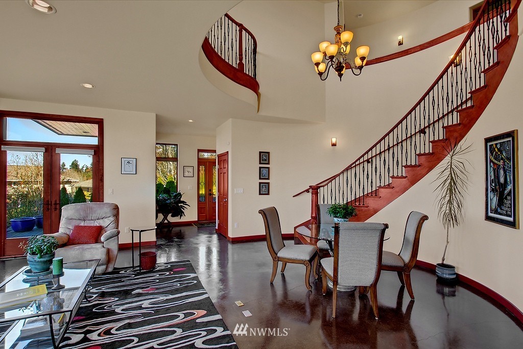 16915 Talbot Road Edmonds, WA 98026 - Photo 5 of 15 Gallery Image 5