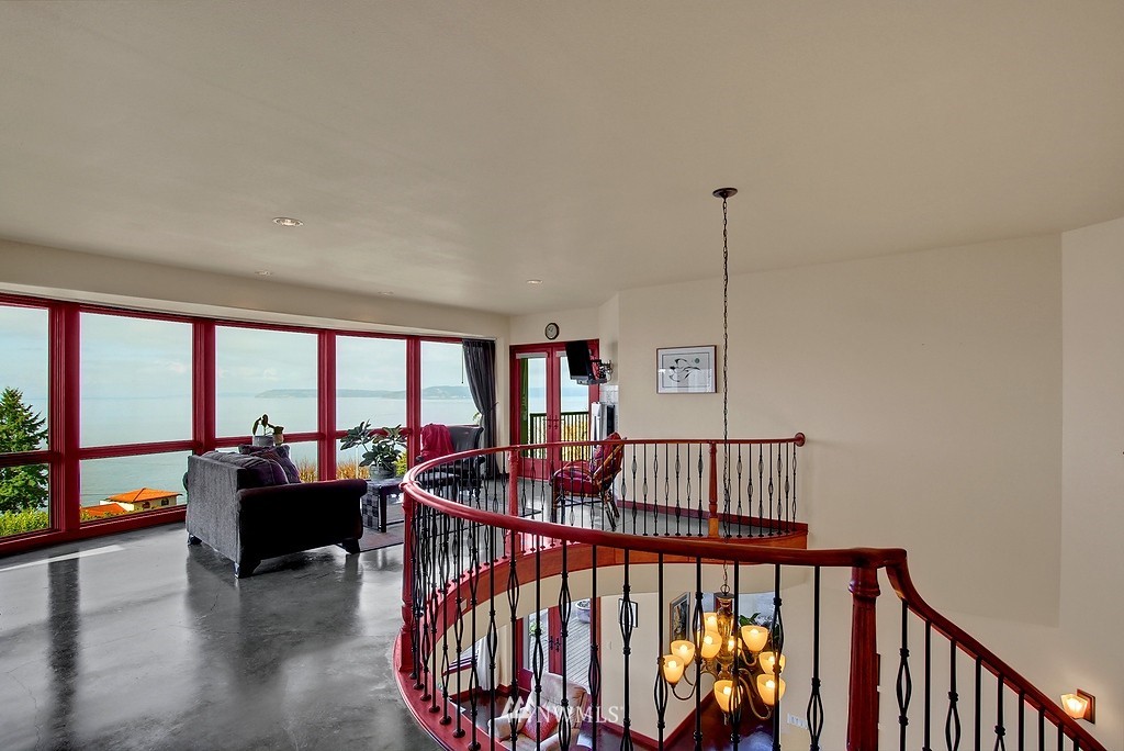 16915 Talbot Road Edmonds, WA 98026 - Photo 8 of 15 Gallery Image 8