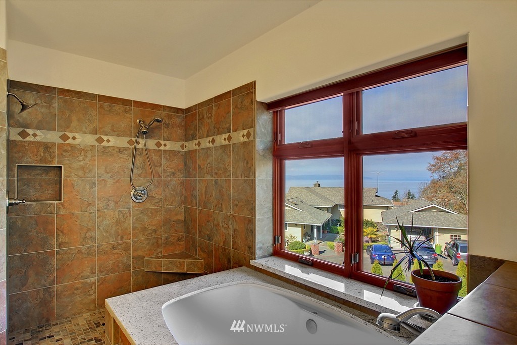 16915 Talbot Road Edmonds, WA 98026 - Photo 10 of 15 Gallery Image 10