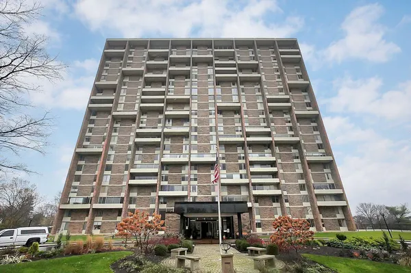 $140,000 | 1000 Urlin Avenue, Unit 1822, Columbus, OH 43212