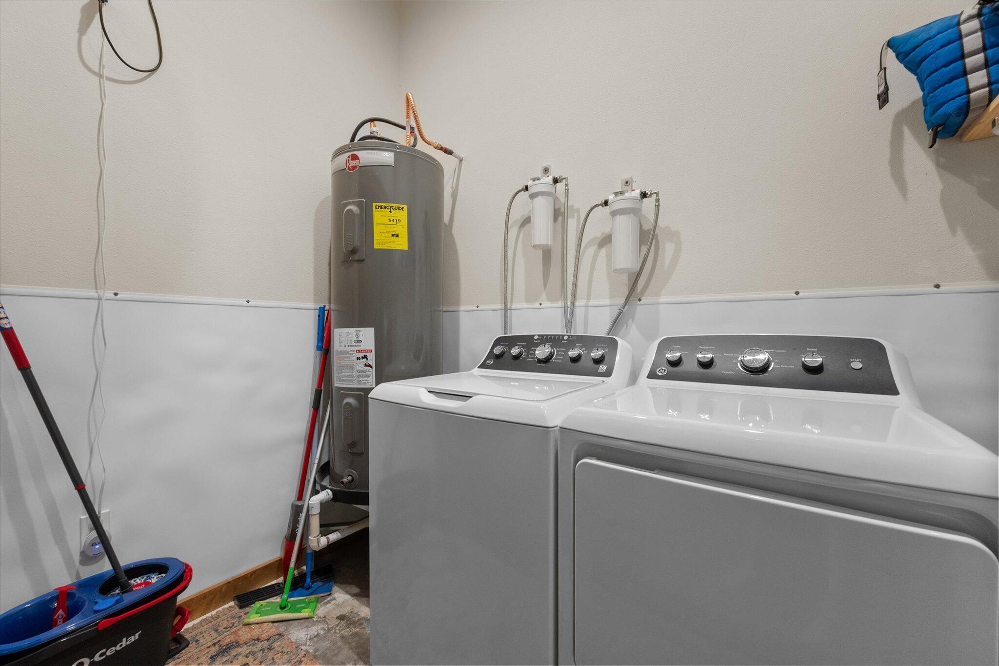 753 Co Road Plainview, TX 79072 - Photo 25 of 39 a utility room with dryer and washer