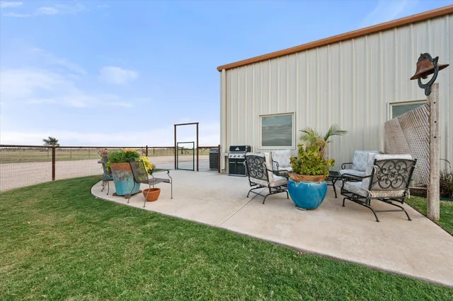 a view of a back yard of the house