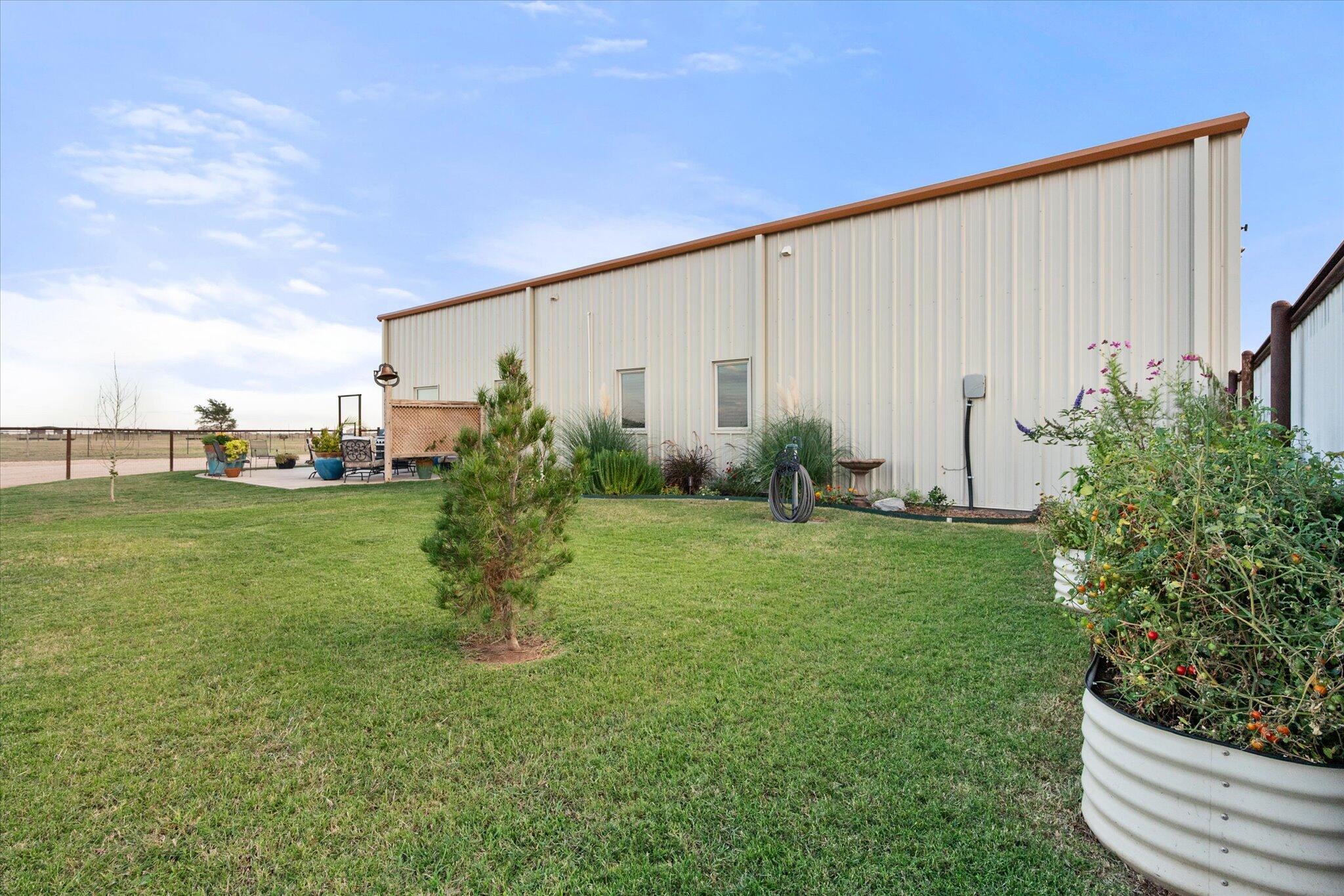 753 Co Road Plainview, TX 79072 - Photo 27 of 39 a view of a back yard of the house