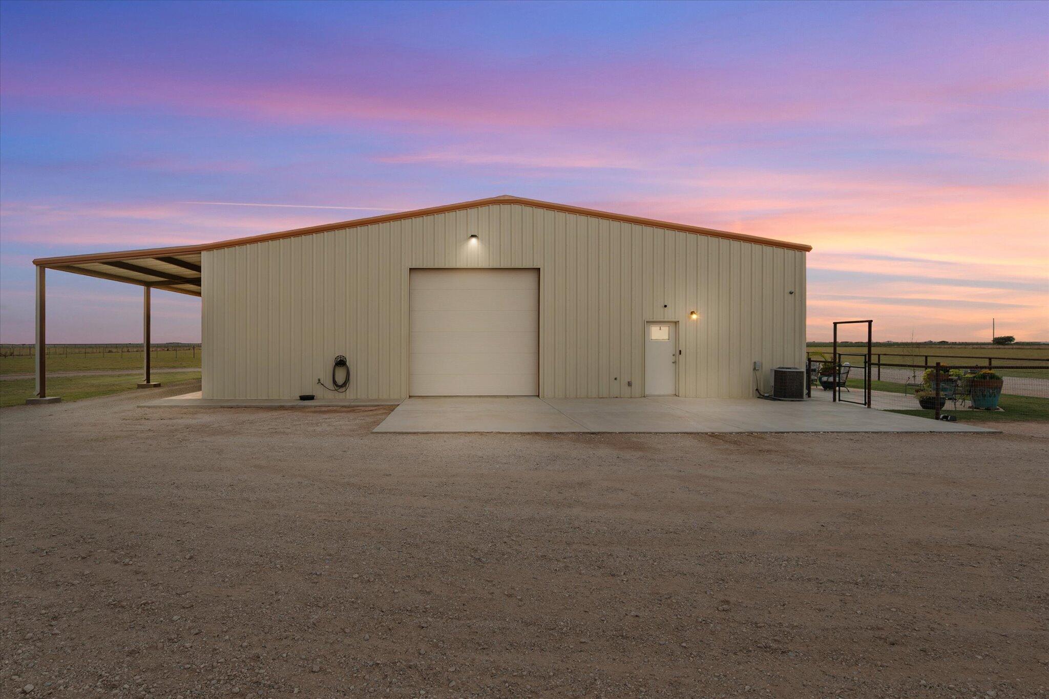 753 Co Road Plainview, TX 79072 - Photo 37 of 39 a view of a big room