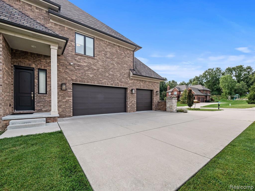 632 Wellington Circle Rochester Hills, MI 48309 - Photo 3 of 40