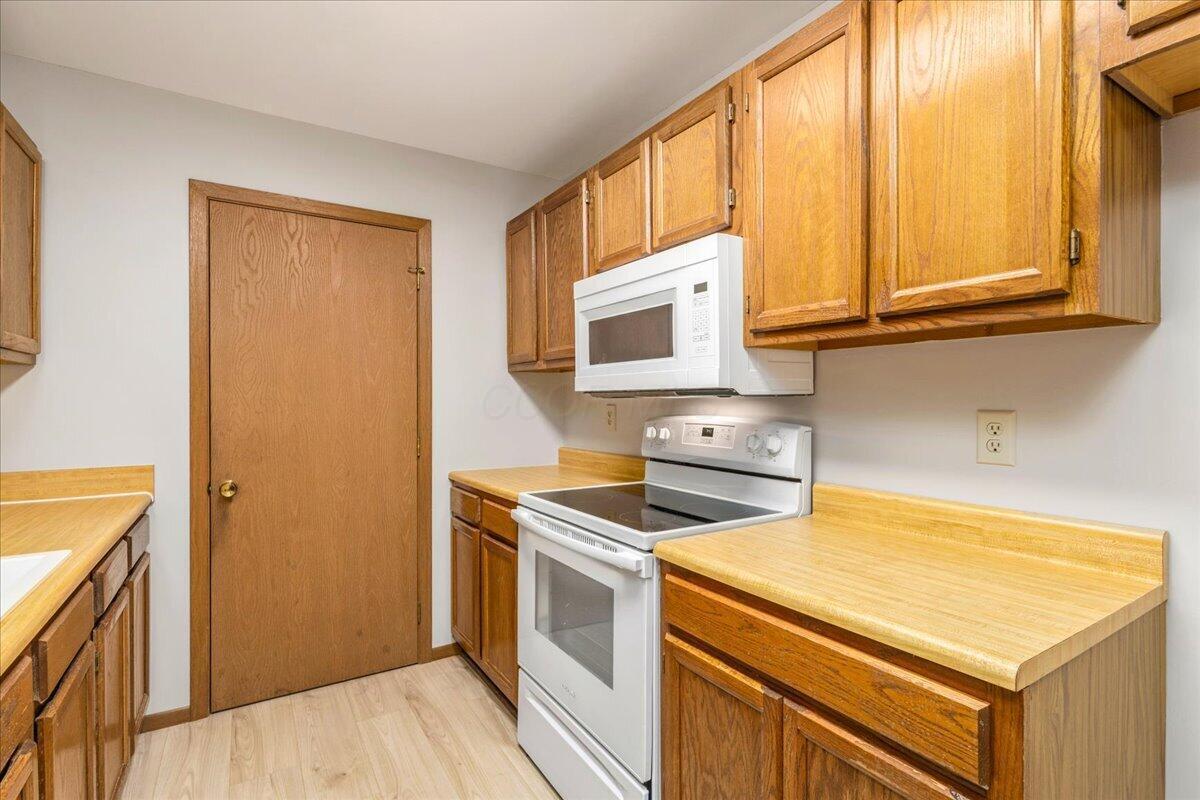 4141 Karl Road, Unit 310 Columbus, OH 43224 - Photo 6 of 25 Kitchen