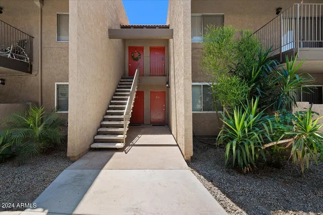 $1,715 | 5525 East Thomas Road, Unit D4, Phoenix, AZ 85018