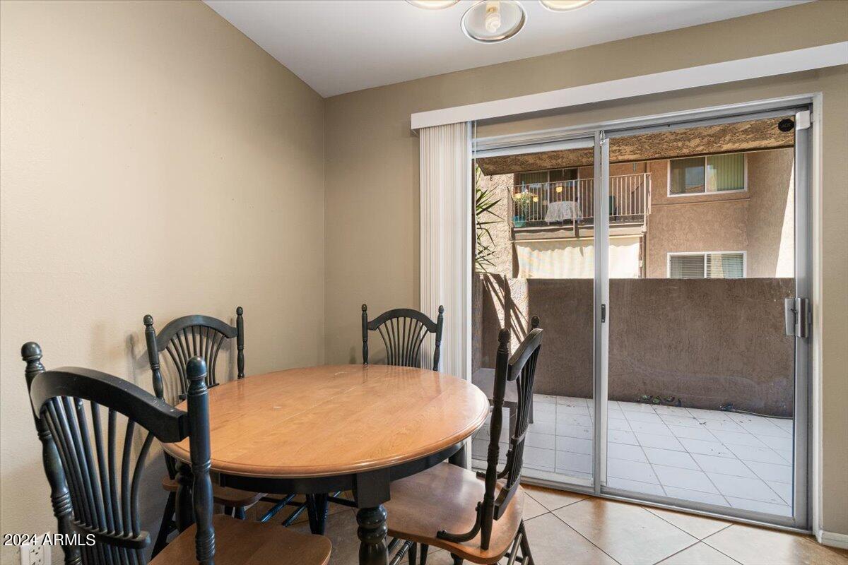 5525 East Thomas Road, Unit D4 Phoenix, AZ 85018 - Photo 11 of 27 13-Dining