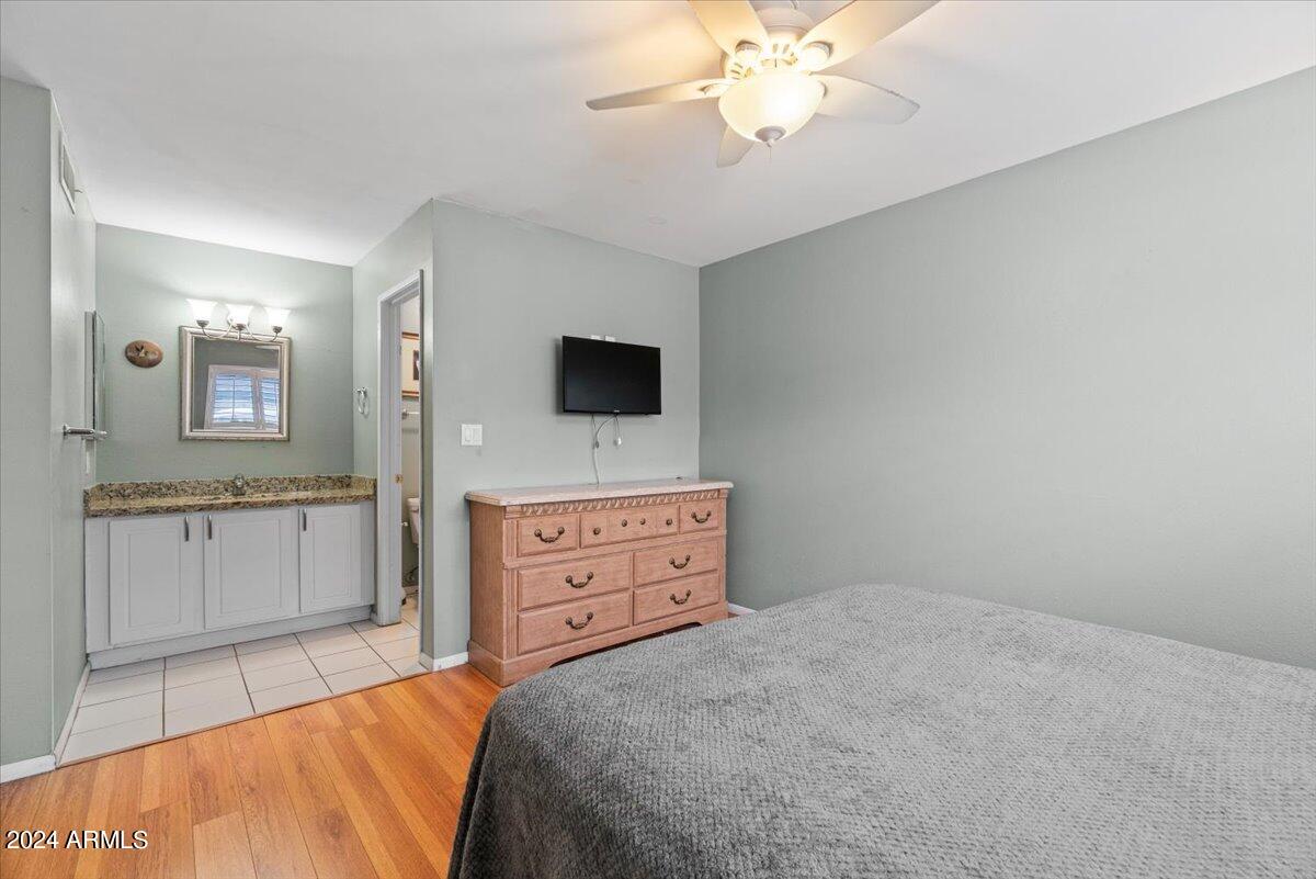 5525 East Thomas Road, Unit D4 Phoenix, AZ 85018 - Photo 15 of 27 17-Bedroom 2