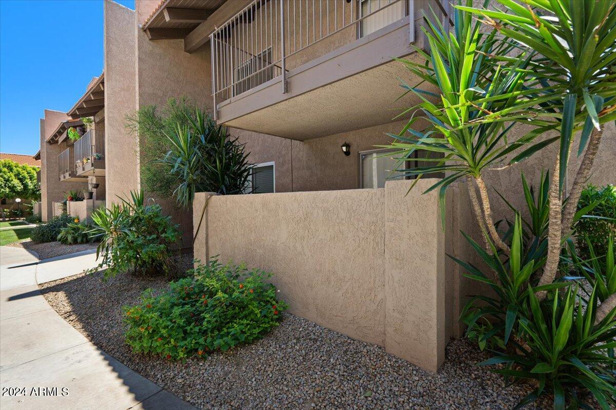 5525 East Thomas Road, Unit D4 Phoenix, AZ 85018 - Photo 22 of 27 24-Back patio