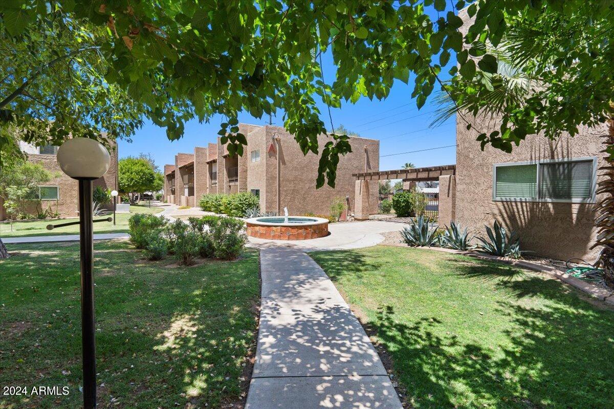 5525 East Thomas Road, Unit D4 Phoenix, AZ 85018 - Photo 23 of 27 25-Community