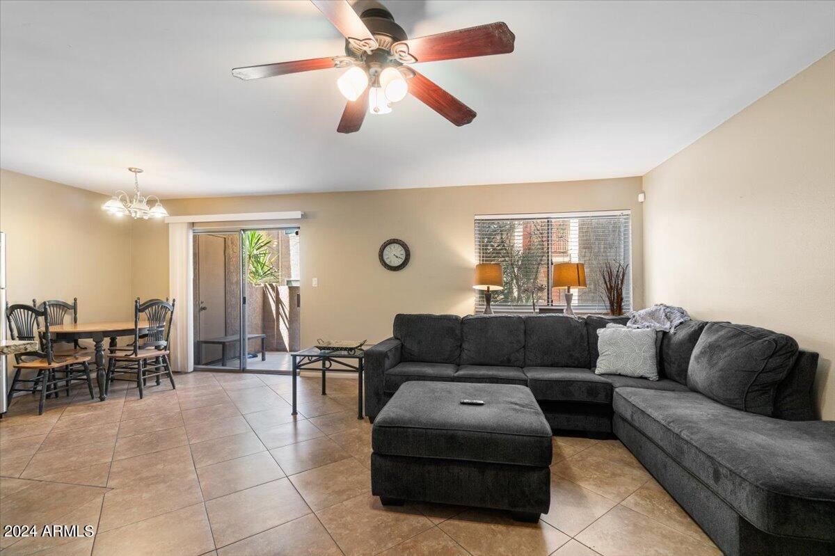 5525 East Thomas Road, Unit D4 Phoenix, AZ 85018 - Photo 5 of 27 07-Living Room