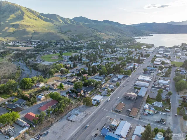 $1,250,000 | 804 East Woodin Avenue, Chelan, WA 98816