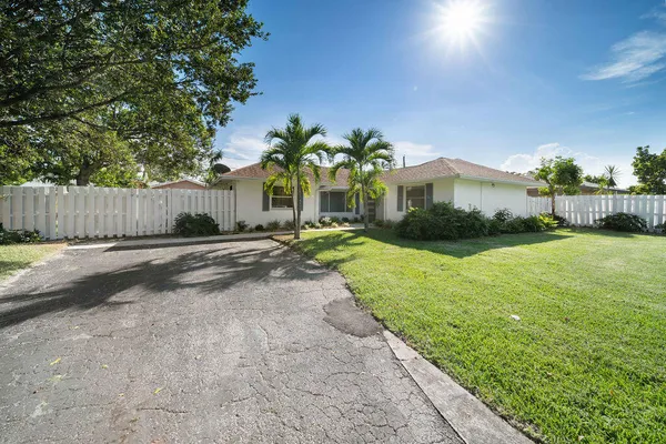 $4,200 | 518 Kingbird Circle, Delray Beach, FL 33444