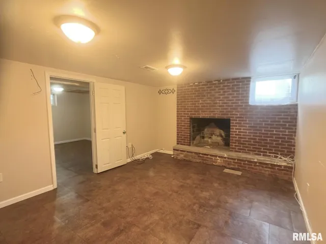 a view of empty room with a fireplace