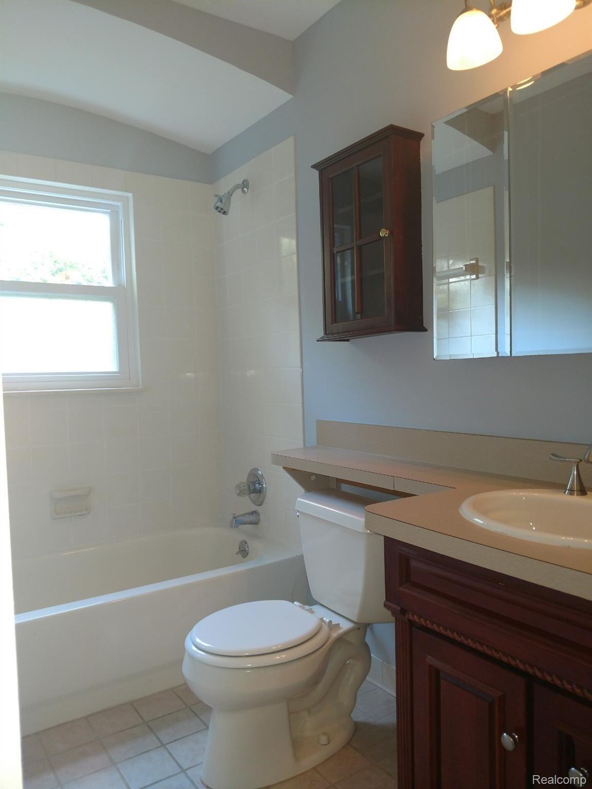 2046 Yorkshire Road Birmingham, MI 48009 - Photo 13 of 21 IMG_20170921_165206933.jpg