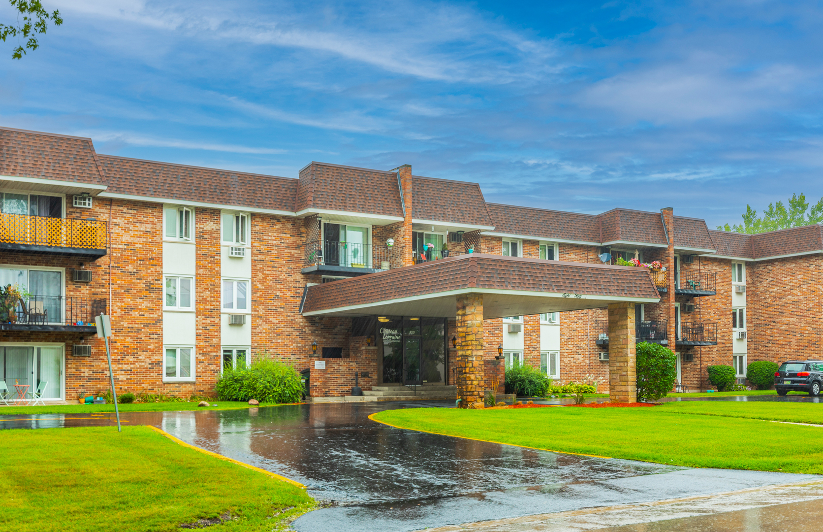 850 South Lorraine Road, Unit 1J Wheaton, IL 60189 - Photo 1 of 22 a front view of a building with a garden