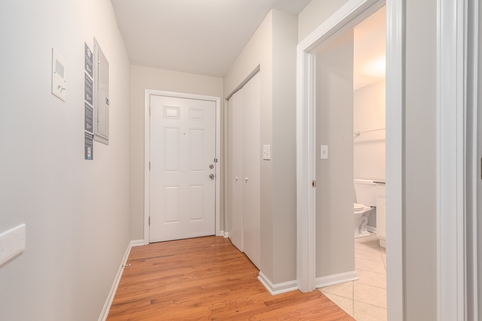850 South Lorraine Road, Unit 1J Wheaton, IL 60189 - Photo 18 of 22 a view of a bathroom from a corridor