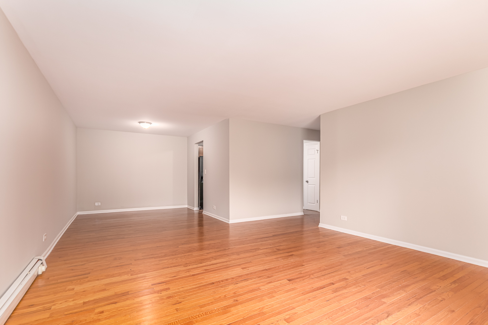 850 South Lorraine Road, Unit 1J Wheaton, IL 60189 - Photo 5 of 22 a view of an empty room
