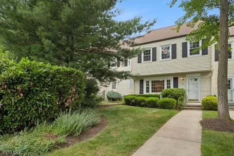 $465,000 | 46 Pembroke Drive, Mendham, NJ 07945