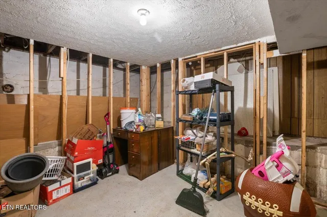 $330,000 | 330 Dilbeck Lane, Caryville, TN 37714