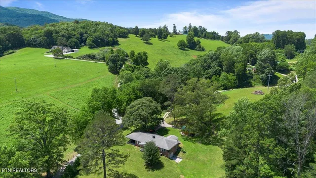 $330,000 | 330 Dilbeck Lane, Caryville, TN 37714