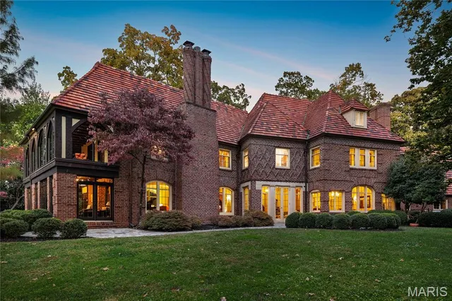 $3,200,000 | 8 Carrswold Drive, Clayton, MO 63105