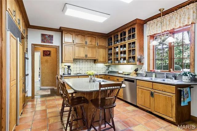 $3,200,000 | 8 Carrswold Drive, Clayton, MO 63105