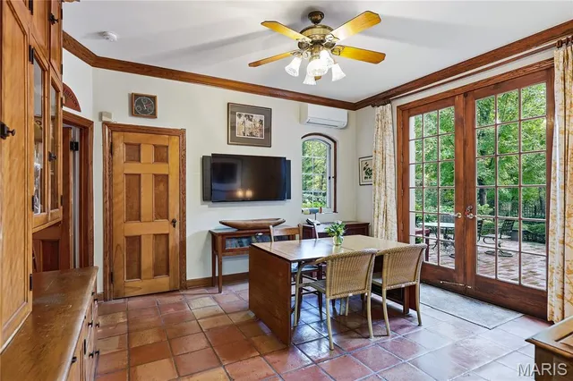 $3,200,000 | 8 Carrswold Drive, Clayton, MO 63105