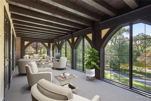 $3,200,000 | 8 Carrswold Drive, Clayton, MO 63105