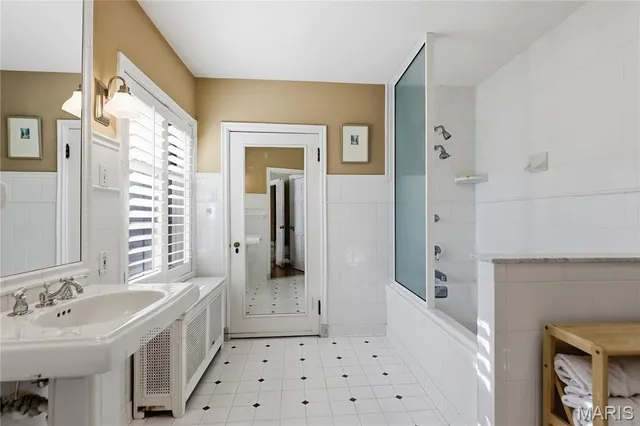 $3,200,000 | 8 Carrswold Drive, Clayton, MO 63105