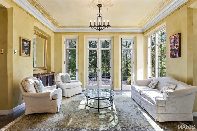 $3,200,000 | 8 Carrswold Drive, Clayton, MO 63105