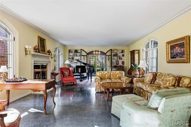 $3,200,000 | 8 Carrswold Drive, Clayton, MO 63105