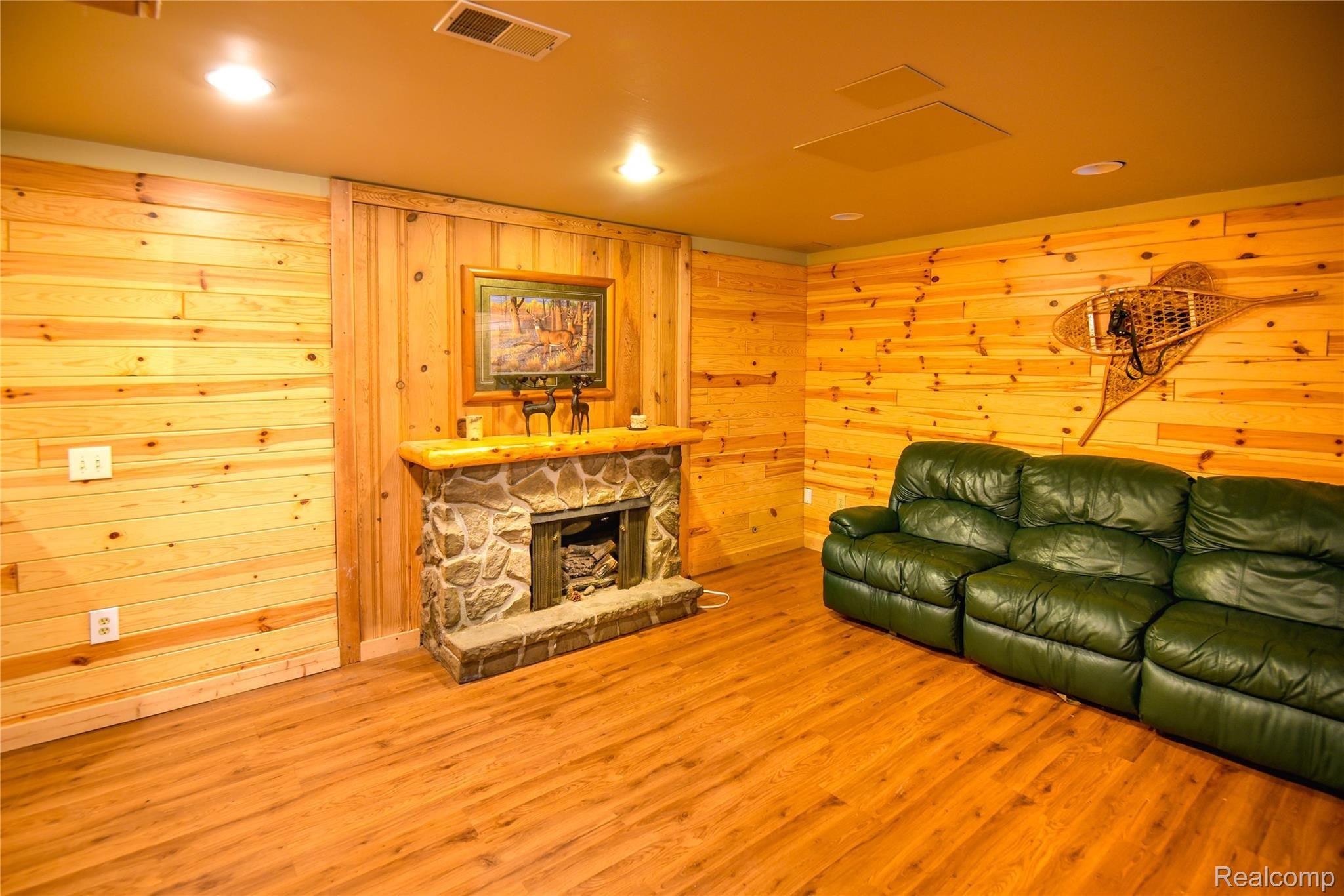 493 Pine Tree Road Lake Orion, MI 48362 - Photo 46 of 63 20210625-WES_2282.jpg