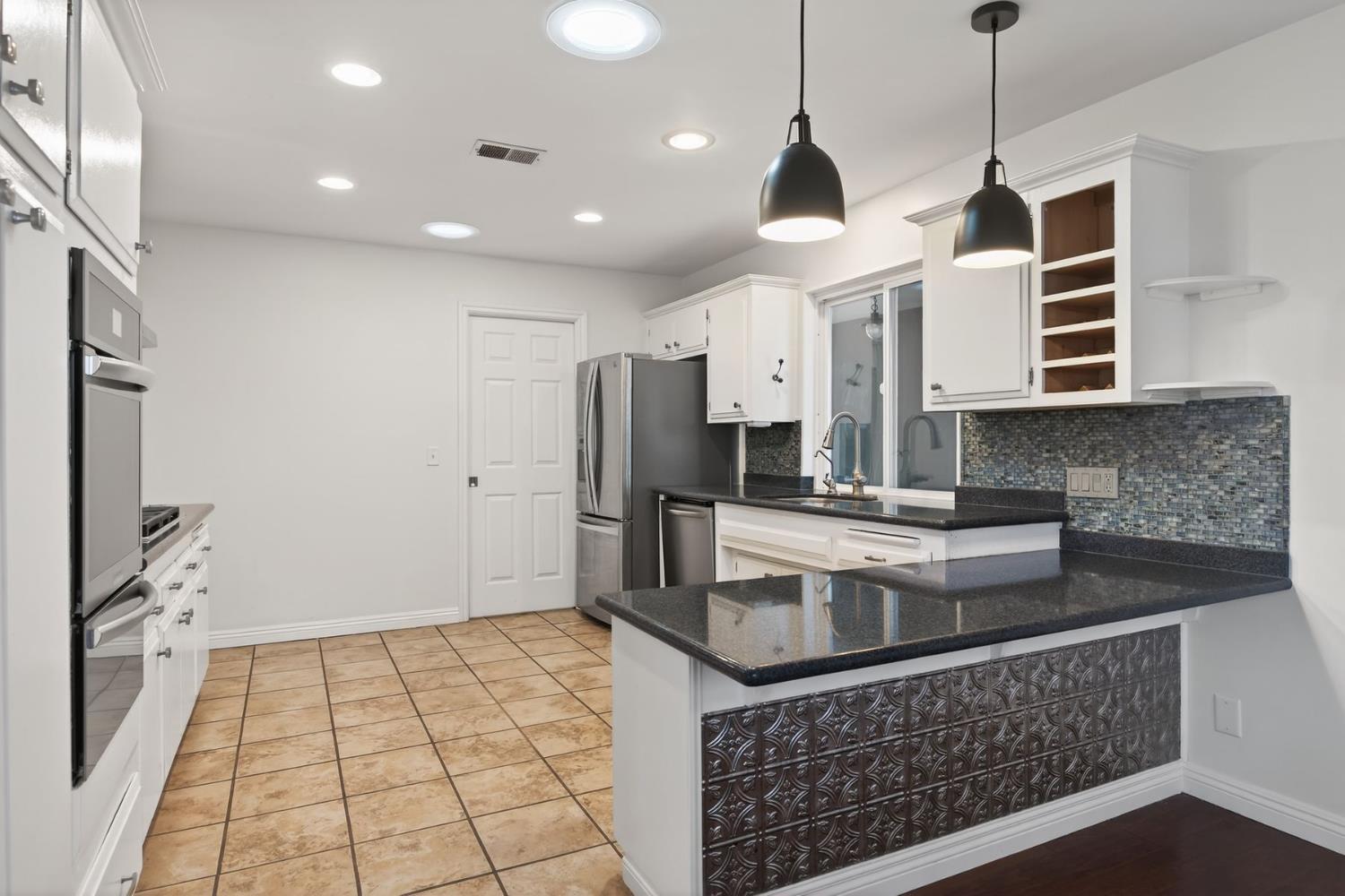 1918 Country Place Ojai, CA 93023 - Photo 18 of 36