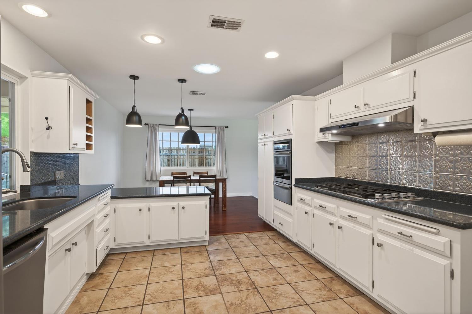 1918 Country Place Ojai, CA 93023 - Photo 3 of 36