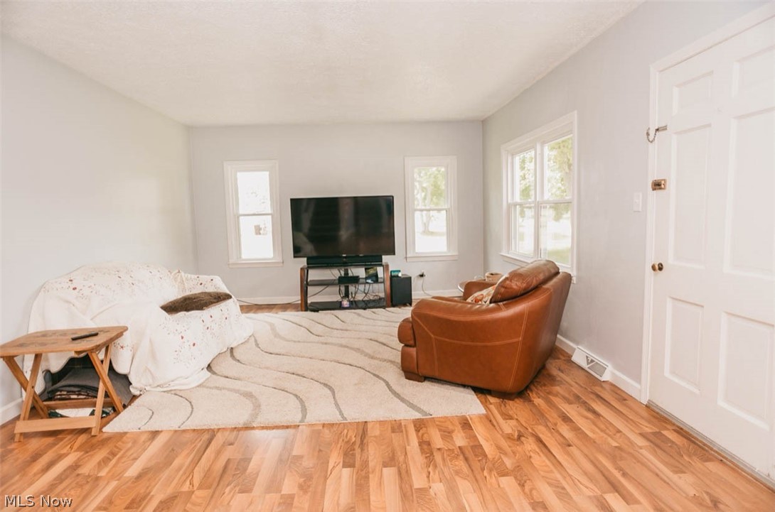 880 Center Road Akron, OH 44319 - Photo 5 of 34