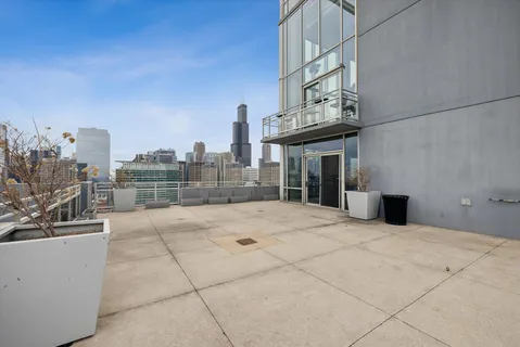 $499,900 | 737 West Washington Boulevard, Unit 710, Chicago, IL 60661