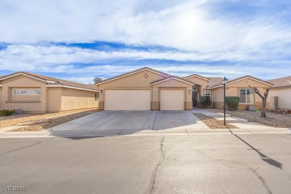 $3,800 | 8217 Cabin Springs Avenue, Las Vegas, NV 89131