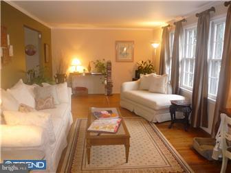 2408 Yellowstone Road Cinnaminson, NJ 08077 - Photo 7 of 12 Living Room