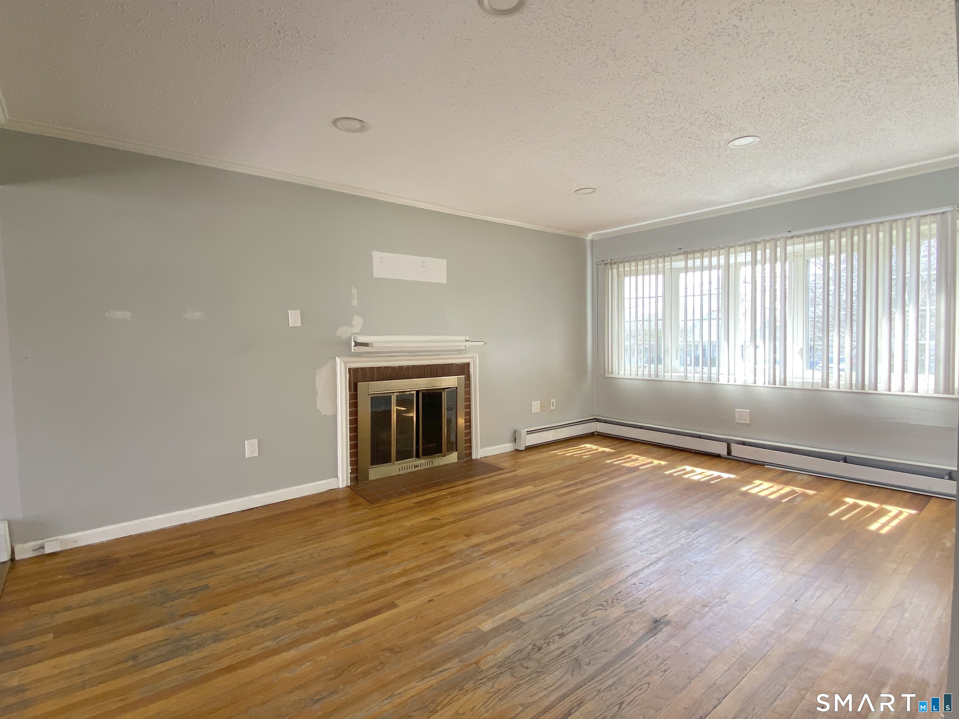 18 Reservoir Road Newington, CT 06111 - Photo 3 of 22